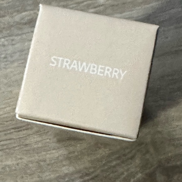 Laurens Strawberry Lip Oil infused with Shea Oil & Vitamin E - Picture 5 of 13
